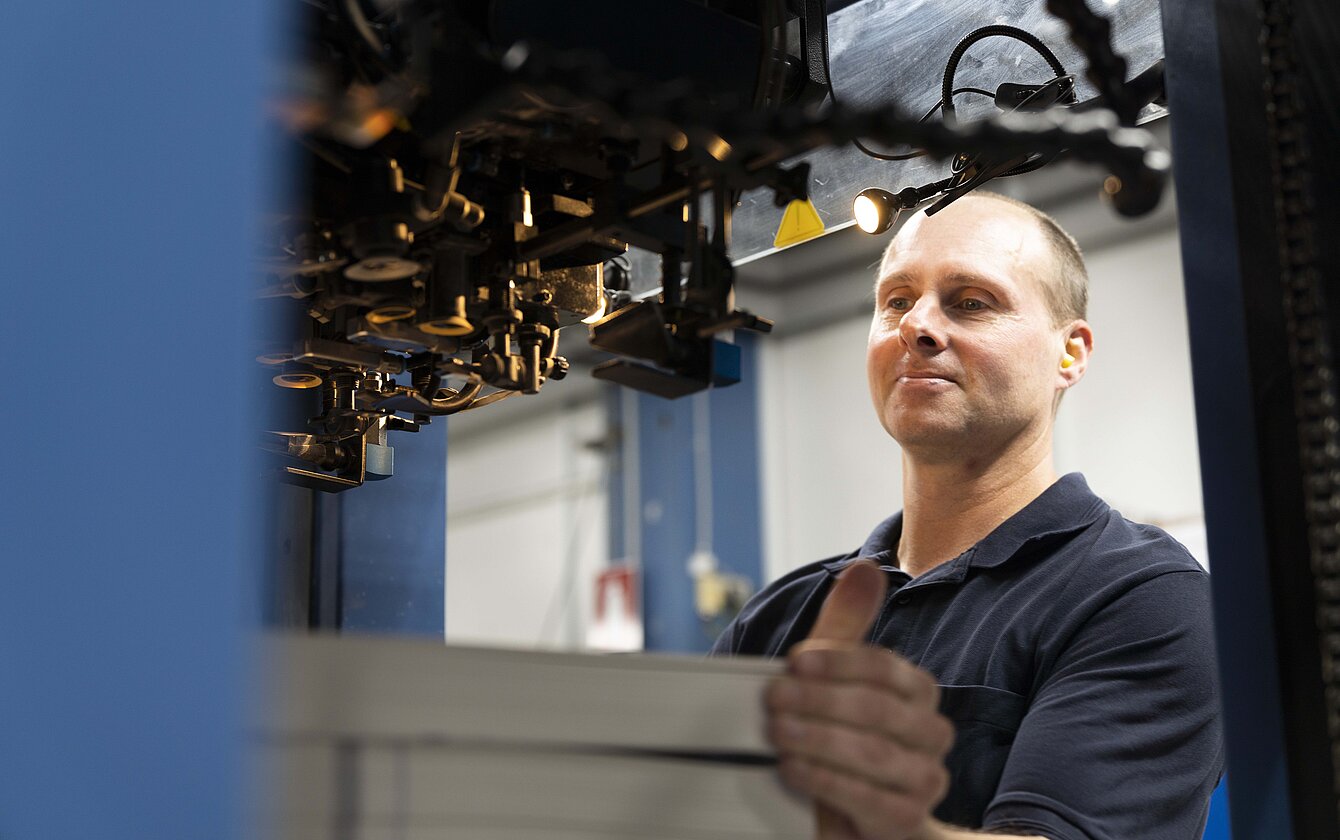 Packmitteltechnologe an Druckmaschine
