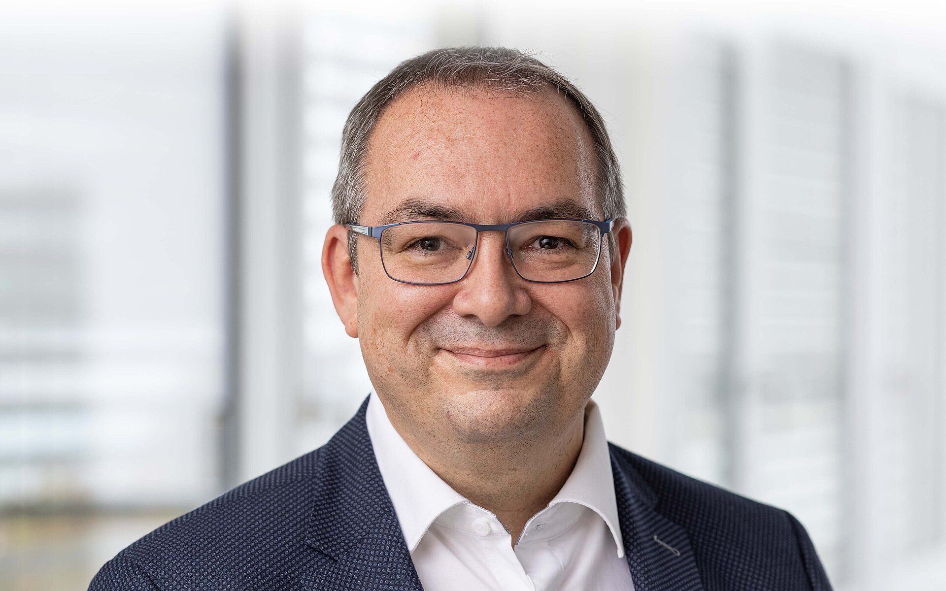 Ihr Ansprechpartner für Research and Development Folding Carton ist Armin Rambach