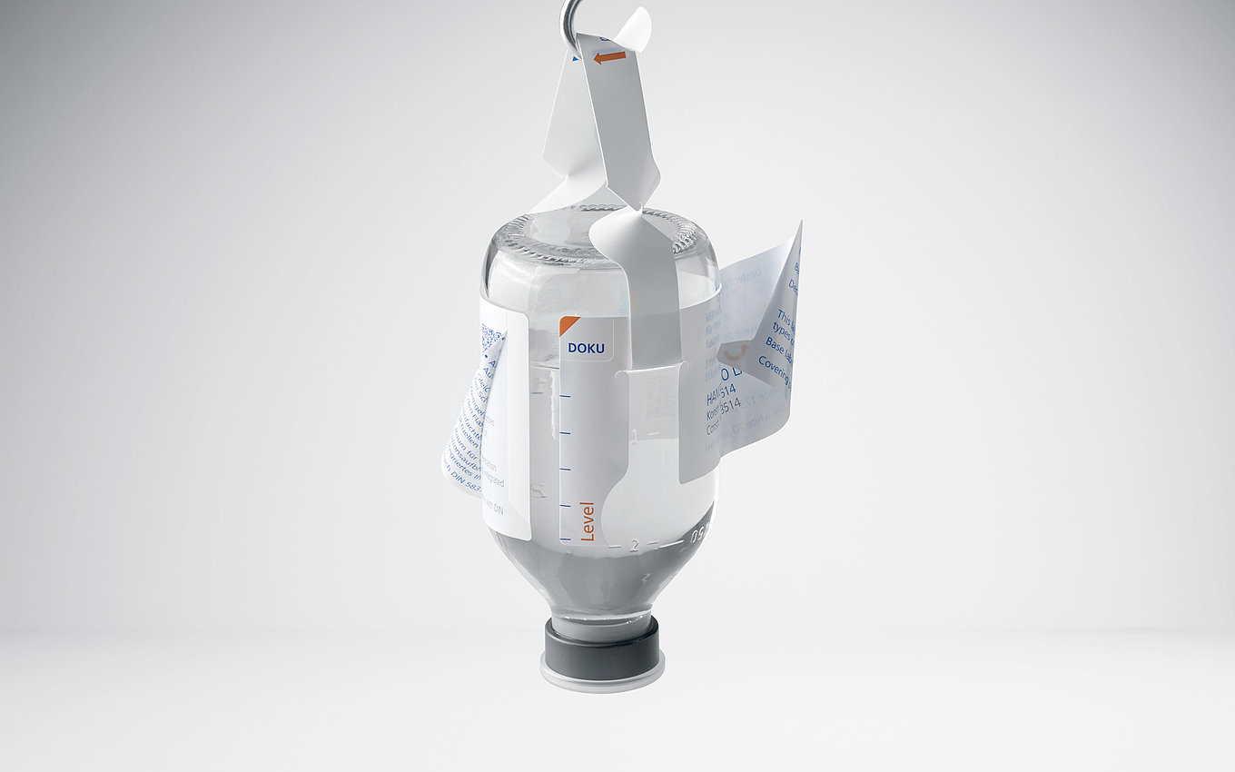 Infusionsflasche mit mehrlagigem Etikett für umfangreiche Produktinformationen von Faller Packaging.