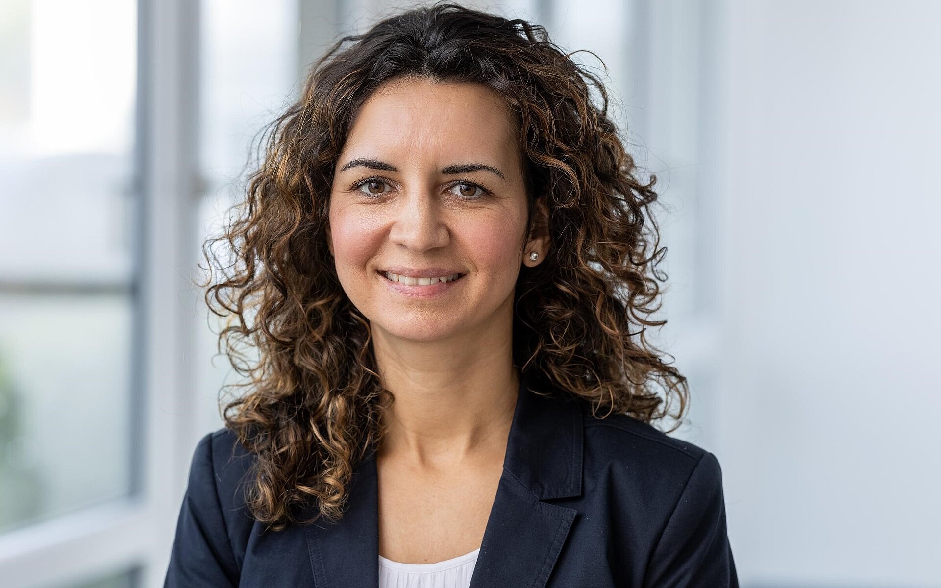 Ansprechpartnerin für Messen Charis Bayer 